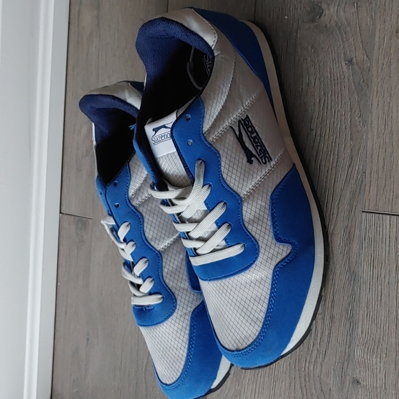 Gym shoes - Picture 1 of 3